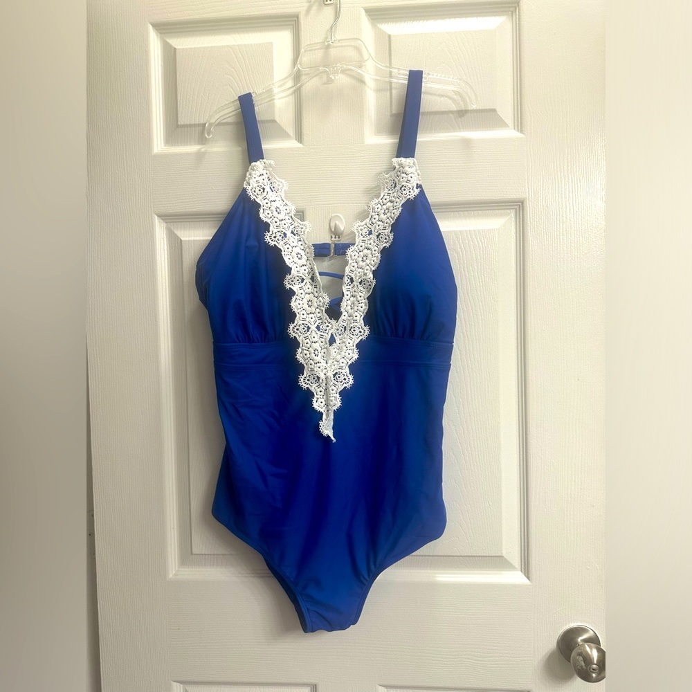 22W plus size royal blue swimsuit. Padded bra adjustable shoulder straps & band